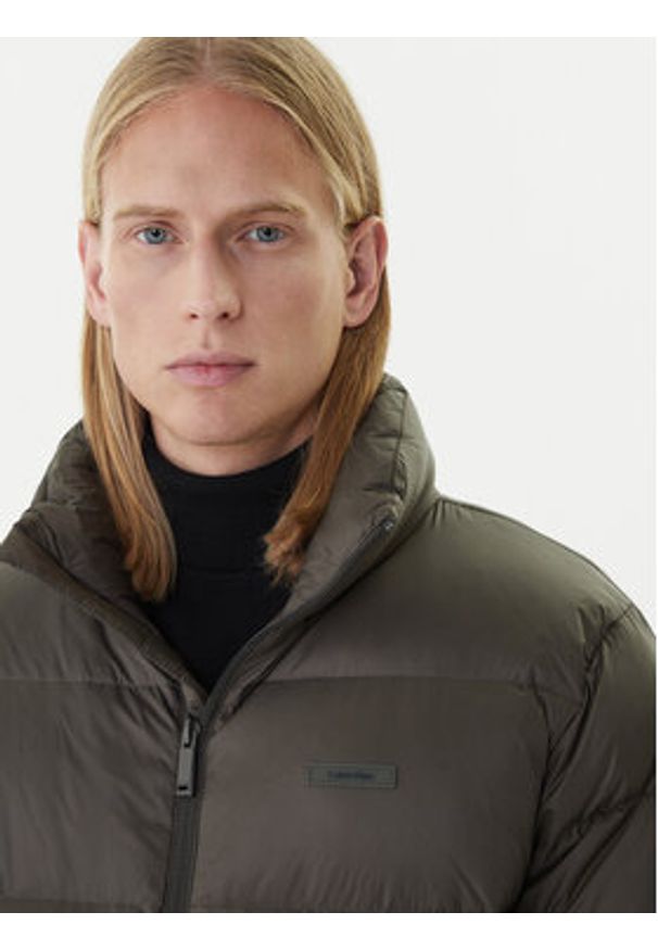 Calvin Klein Kurtka puchowa LV04LD529G Brązowy Regular Fit. Kolor: brązowy. Materiał: syntetyk