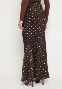 Born2be - Brązowa Trapezowa Spódnica w Groszki z Wysokim Stanem Pavea. Okazja: na co dzień, na spacer. Stan: podwyższony. Kolor: brązowy. Wzór: grochy. Styl: klasyczny, casual, elegancki #2