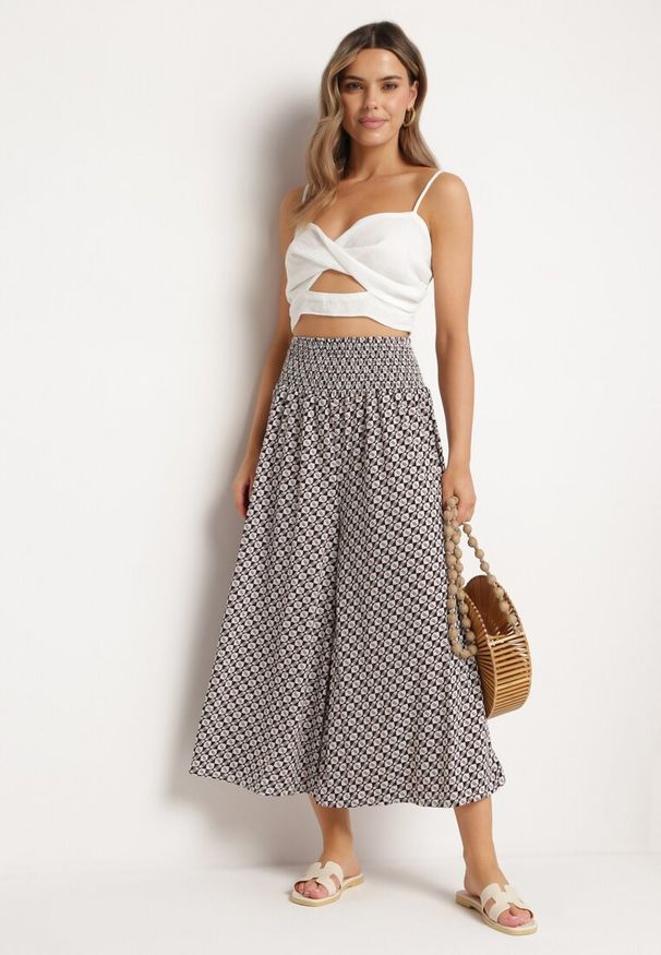 Born2be - Czarno-Beżowe Szerokie Bawełniane Spodnie z Wysokim Stanem i Gumką Tolaria. Okazja: na spotkanie biznesowe. Stan: podwyższony. Kolor: czarny. Materiał: bawełna. Długość: długie. Wzór: aplikacja. Styl: klasyczny, biznesowy