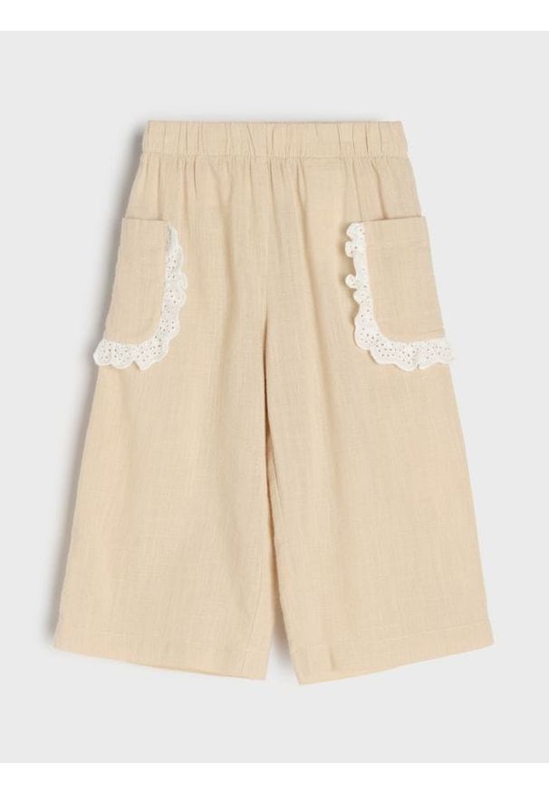 Sinsay - Jeansy wide leg z ozdobną koronką - beżowy. Kolor: beżowy. Wzór: koronka