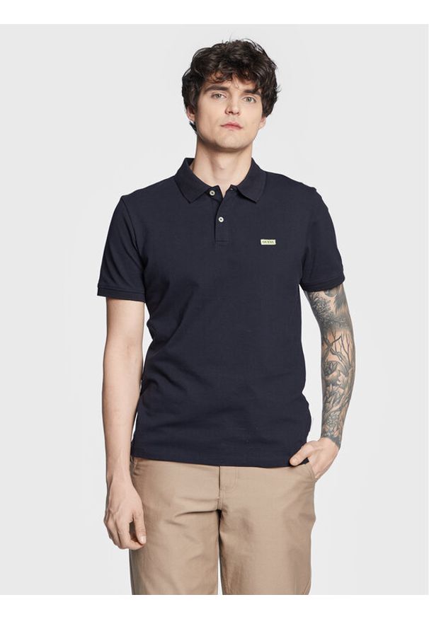 Guess Polo Lyle M3GP60 K7O64 Granatowy Slim Fit. Typ kołnierza: polo. Kolor: niebieski. Materiał: bawełna