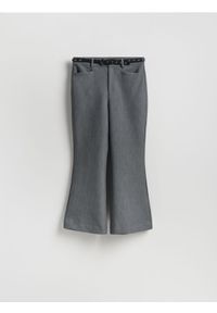 Reserved - Spodnie z ozdobnym paskiem - ciemnoszary. Kolor: szary. Materiał: tkanina. Wzór: gładki #1