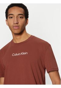 Calvin Klein T-Shirt Hero K10K111346 Czerwony Regular Fit. Kolor: czerwony. Materiał: bawełna