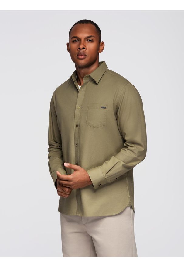 Ombre Clothing - Bawełniana męska koszula z kieszenią REGULAR FIT - oliwkowa V2 - Rozmiar: XXL. Typ kołnierza: kołnierzyk klasyczny. Kolor: oliwkowy. Materiał: bawełna. Długość rękawa: długi rękaw. Długość: długie. Styl: klasyczny