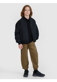 4f - 4F Spodnie dresowe joggery chłopięce - khaki 158 (12-13 lat). Okazja: na co dzień. Kolor: oliwkowy, brązowy, wielokolorowy. Materiał: dresówka. Wzór: gładki, ze splotem. Sezon: lato. Styl: sportowy, casual