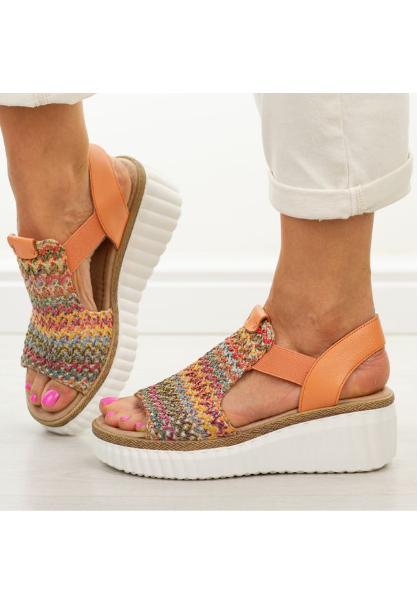 Pomarańczowe skórzane sandały damskie T.Sokolski 408. Okazja: na co dzień. Kolor: pomarańczowy. Materiał: skóra. Wzór: kolorowy. Sezon: wiosna, lato. Obcas: na platformie. Styl: casual, elegancki