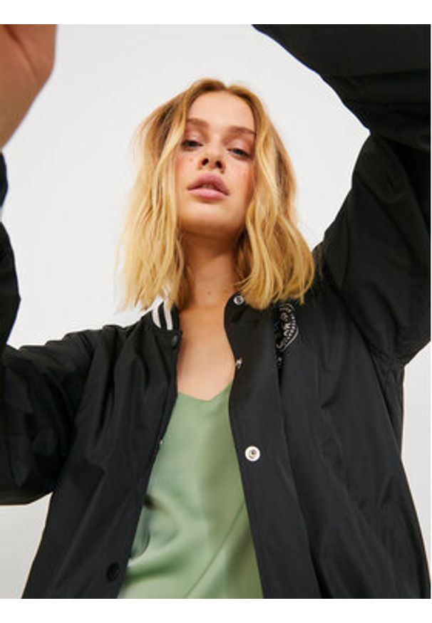 JJXX Kurtka bomber 12227132 Czarny Regular Fit. Kolor: czarny. Materiał: syntetyk