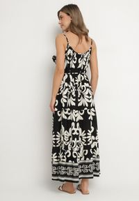 Born2be - Czarno-Biała Wiskozowa Sukienka na Ramiączkach z Wiązaniem i Broszką Marizena. Okazja: na co dzień, na spacer. Typ kołnierza: dekolt kwadratowy. Kolor: czarny. Materiał: wiskoza. Długość rękawa: na ramiączkach. Styl: casual, elegancki #6