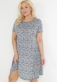 Born2be - Niebiesko-Granatowa Trapezowa Sukienka Mini w Kwiatowy Wzór Aganis. Kolor: niebieski. Materiał: materiał. Długość rękawa: krótki rękaw. Wzór: kwiaty. Typ sukienki: trapezowe. Długość: mini #1