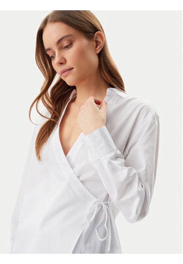 Calvin Klein Koszula K20K208226 Biały Regular Fit. Kolor: biały. Materiał: bawełna