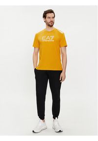 EA7 Emporio Armani T-Shirt 3DPT29 PJULZ 1680 Pomarańczowy Regular Fit. Kolor: pomarańczowy. Materiał: syntetyk