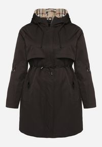 Born2be - Czarna Kurtka Taliowana Daiellea. Okazja: na co dzień, na spacer. Kolekcja: plus size. Kolor: czarny. Materiał: jeans. Styl: casual, elegancki #3