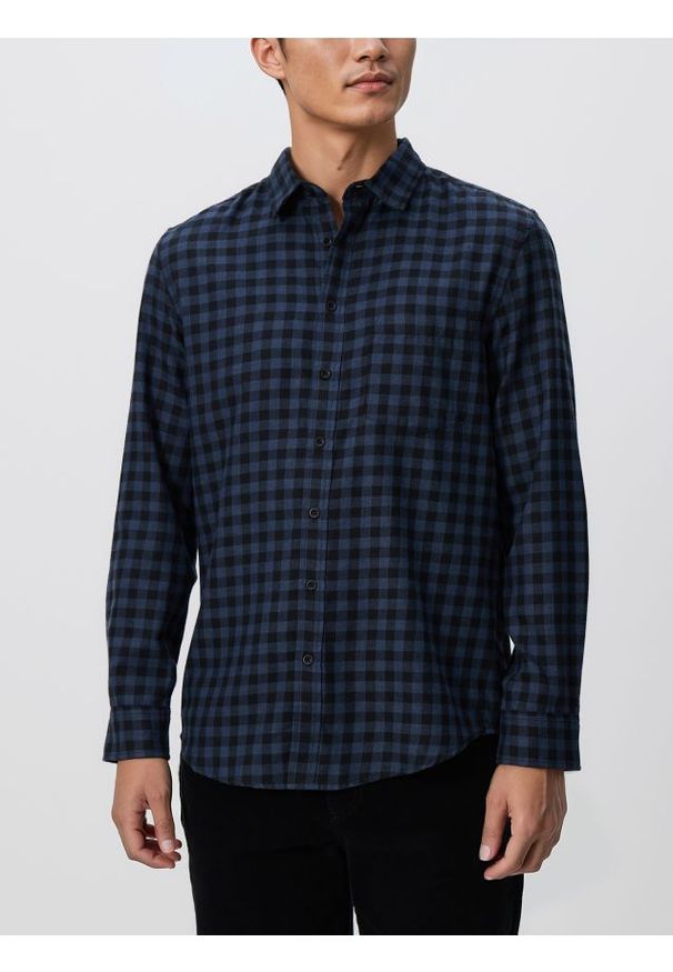 Reserved - Koszula regular fit w kratę - granatowy. Kolor: niebieski. Materiał: tkanina, bawełna