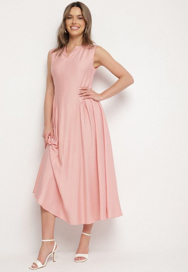 Born2be - Różowa Wiskozowa Sukienka o Rozkloszowanym Kroju Lirice. Okazja: na co dzień. Kolor: różowy. Materiał: wiskoza. Typ sukienki: proste. Styl: casual, elegancki, klasyczny