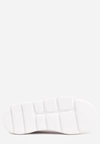 Born2be - Granatowe Skórzane Sneakersy na Platformie i Koturnie Zdobione Perforacją Penie. Okazja: na co dzień. Kolor: niebieski. Materiał: skóra. Wzór: aplikacja. Obcas: na koturnie #8