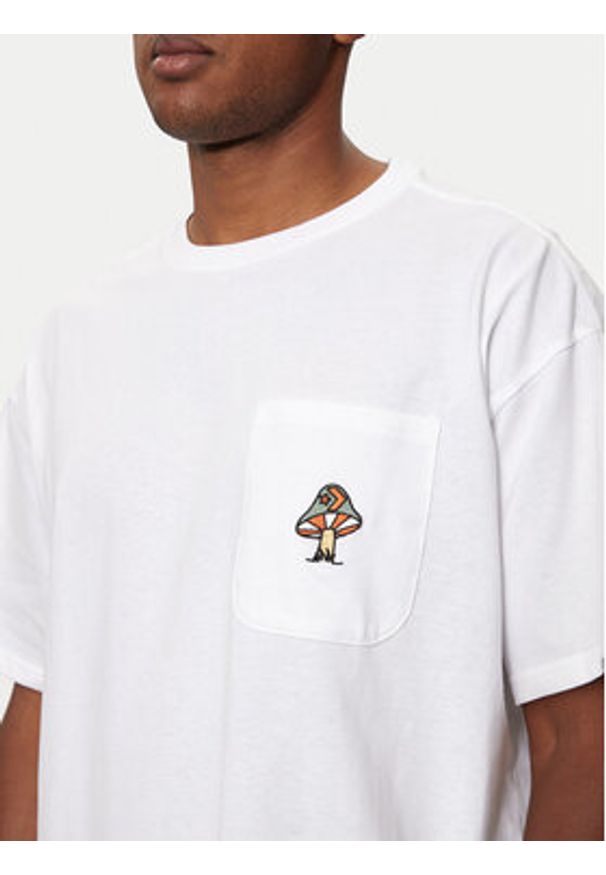 Converse T-Shirt M Mushroom Star Chev Tee 10026445-A02 Biały Regular Fit. Kolor: biały. Materiał: bawełna