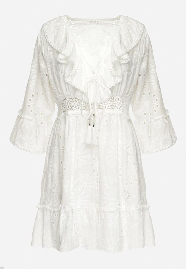 Born2be - Biała Bawełniana Sukienka Mini z Haftowanej Tkaniny z Koronką Telvia. Kolor: biały. Materiał: tkanina, bawełna, koronka. Wzór: haft, koronka. Długość: mini