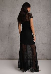 Renee - Czarna Wieczorowa Sukienka z Siateczki z Wiskozą na Krótki Rękaw Chareino. Okazja: na randkę, na wesele, na ślub cywilny. Kolor: czarny. Materiał: wiskoza. Długość rękawa: krótki rękaw. Styl: wizytowy. Długość: maxi #5