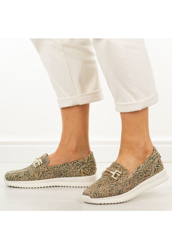 Beżowe skórzane mokasyny damskie Filippo Dp7656/26. Okazja: na co dzień. Kolor: beżowy. Materiał: skóra. Szerokość cholewki: normalna. Sezon: wiosna, lato. Styl: casual, elegancki