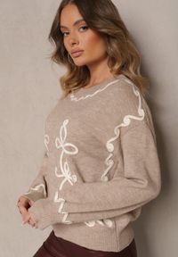Renee - Beżowy Sweter z Wiskozą i Geometrycznym Wzorem Senallin. Okazja: na co dzień. Kolor: beżowy. Materiał: wiskoza. Wzór: geometria. Styl: casual