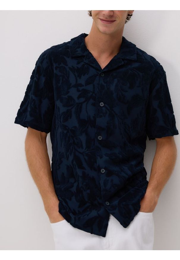 Reserved - Wzorzysta koszula regular fit - granatowy. Kolor: niebieski. Materiał: dzianina, bawełna