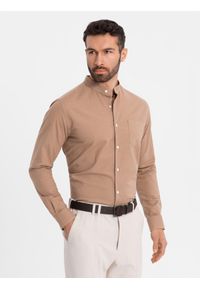 Ombre Clothing - Lniana koszula męska ze stójką i kieszenią REGULAR FIT – jasnobrązowa V7 OM-SHCS-0161 - XXL. Okazja: na co dzień. Typ kołnierza: kołnierzyk stójkowy. Kolor: brązowy. Materiał: len. Długość rękawa: długi rękaw. Długość: długie. Sezon: lato, wiosna. Styl: casual