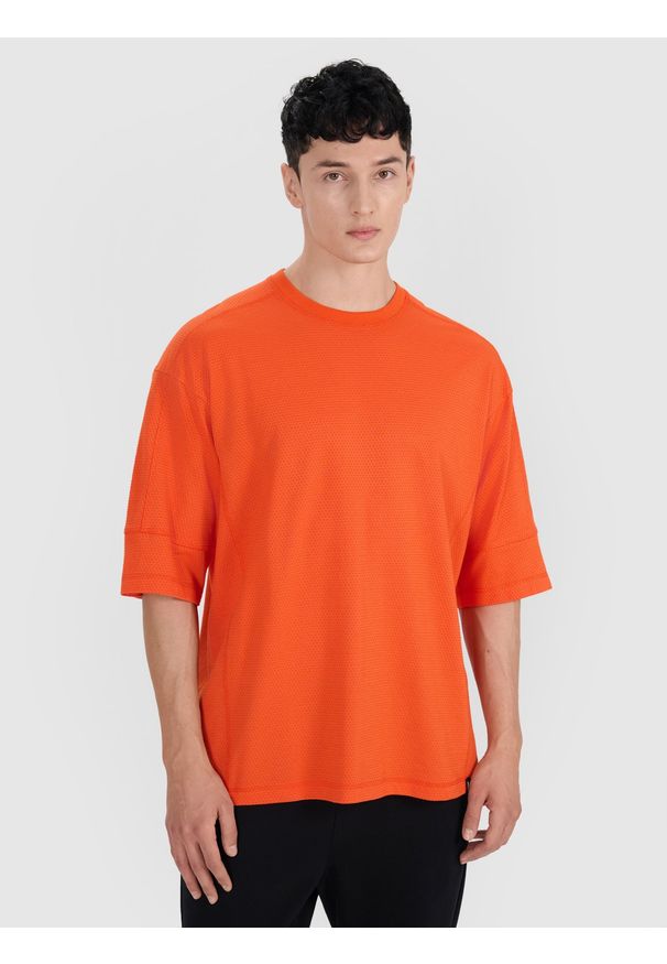 4f - 4F T-shirt oversize gładki męski - pomarańczowy XXL. Okazja: na co dzień. Kolor: pomarańczowy. Materiał: materiał, poliester, bawełna, dzianina. Długość rękawa: krótki rękaw. Długość: krótkie. Wzór: gładki. Styl: elegancki, klasyczny, sportowy, street, casual