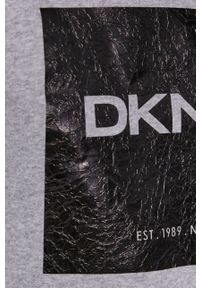 DKNY - Dkny - Bluza. Kolor: szary. Materiał: dzianina. Długość rękawa: długi rękaw. Długość: długie. Wzór: nadruk #4