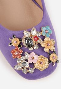 Renee - Fioletowe Czółenka Vices na Obcasie z Klamerką z Kryształków i Skórzaną Wkładką Arutia. Okazja: do pracy, na spotkanie biznesowe. Kolor: fioletowy. Materiał: skóra. Wzór: aplikacja. Obcas: na obcasie. Styl: wizytowy, biznesowy, elegancki. Wysokość obcasa: średni #9