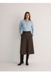 Reserved - Sweter polo z wełną - jasnoniebieski. Typ kołnierza: polo. Kolor: niebieski. Materiał: wełna #1