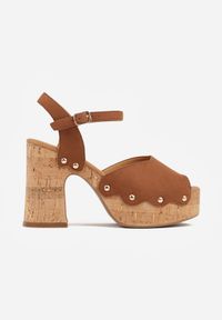 Born2be - Brązowe Boho Sandały VICES na Platformie i Słupku z Nitami i Imitacją Korka Alanesa. Okazja: na co dzień. Zapięcie: pasek. Kolor: brązowy. Materiał: len. Wzór: aplikacja. Sezon: lato. Obcas: na platformie. Styl: boho #6