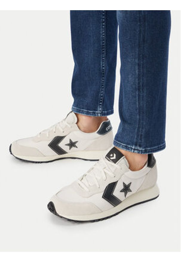 Converse Sneakersy Omega Trainer A13323C Beżowy. Kolor: beżowy. Materiał: materiał