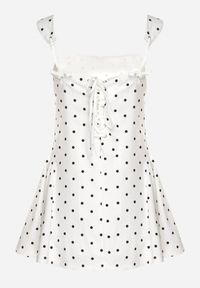 Born2be - Biała Sukienka Vices w Grochy o Rozkloszowanym Kroju z Wiązaniem na Ramiączkach Saririse. Okazja: na ślub cywilny, na wesele. Typ kołnierza: dekolt kwadratowy, dekolt gorset. Kolor: biały. Długość rękawa: na ramiączkach. Wzór: grochy. Typ sukienki: gorsetowe #5