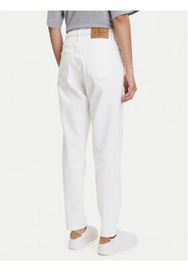 Calvin Klein Jeans Jeansy J20J225137 Biały Mom Fit. Kolor: biały