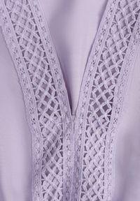 Renee - Fioletowa Rozkloszowana Sukienka Maxi z Gumką w Talii i Koronkowym Dekoltem Cheteia. Kolor: fioletowy. Materiał: koronka. Sezon: wiosna, lato. Długość: maxi #6