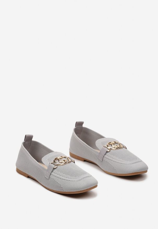 Renee - Szare Mokasyny Wsuwane ze Ściętym Noskiem i Metaliczną Klamerką Kanela. Okazja: na co dzień. Zapięcie: bez zapięcia. Kolor: szary. Styl: elegancki, casual