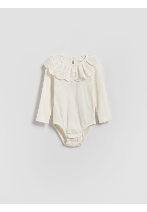 Reserved - Body z kołnierzykiem - złamana biel. Materiał: dzianina, bawełna