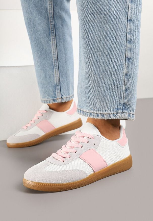 Renee - Biało-Różowe Sneakersy Tenisówki w Kultowym Stylu Neolithaen. Okazja: na co dzień. Zapięcie: sznurówki. Kolor: biały. Materiał: jeans