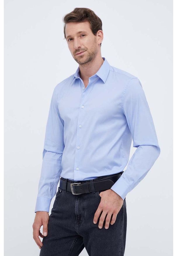 United Colors of Benetton koszula męska kolor niebieski regular z kołnierzykiem klasycznym. Typ kołnierza: kołnierzyk klasyczny. Kolor: niebieski. Materiał: tkanina. Styl: klasyczny