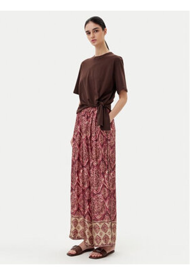 ViCOLO Spodnie materiałowe TD0666 Bordowy Relaxed Fit. Kolor: czerwony. Materiał: syntetyk
