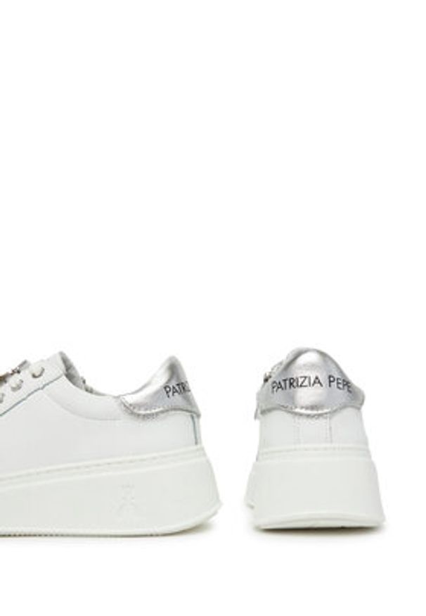 Patrizia Pepe Sneakersy PPJ302 30 Biały. Kolor: biały. Materiał: skóra