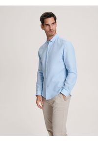 Reserved - Koszula regular fit - jasnoniebieski. Kolor: niebieski. Materiał: tkanina, bawełna #1