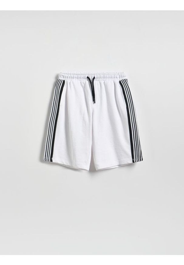 Reserved - Bawełniane szorty - biały. Kolor: biały. Materiał: bawełna