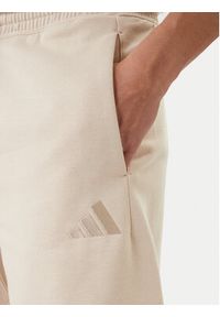 Adidas - adidas Szorty sportowe ALL SZN KC3164 Beżowy Regular Fit. Kolor: beżowy. Materiał: bawełna. Styl: sportowy #2
