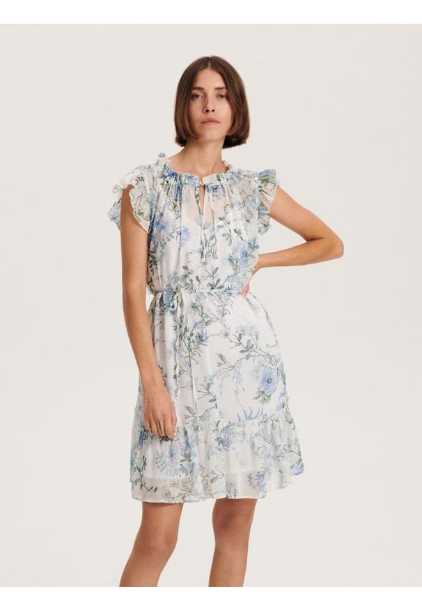 Reserved - Sukienka mini z falbanami - jasnoniebieski. Kolor: niebieski. Materiał: tkanina. Styl: klasyczny. Długość: mini