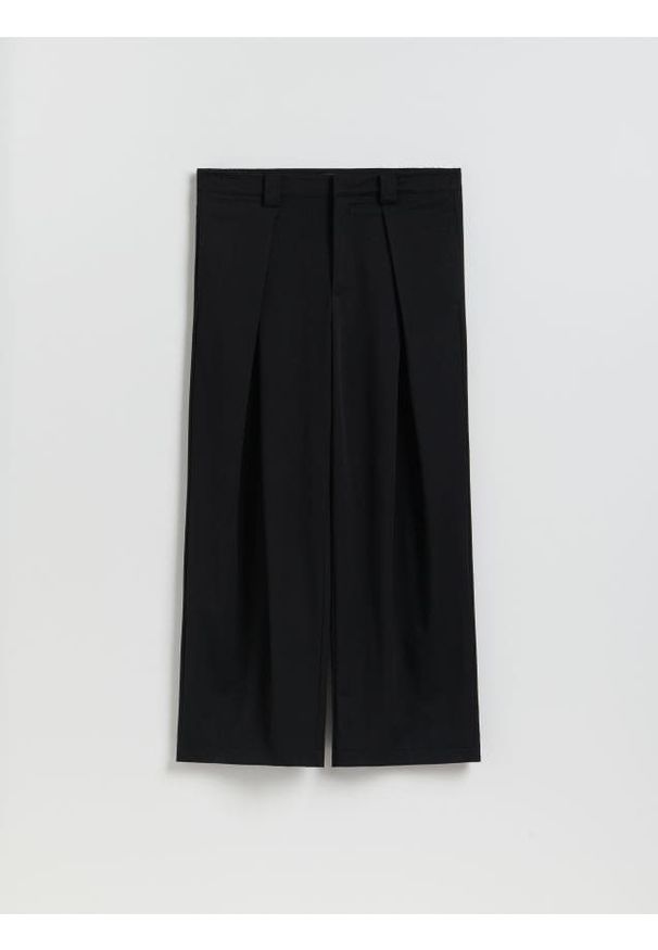 Reserved - Spodnie loose fit - czarny. Kolor: czarny. Materiał: tkanina, wiskoza