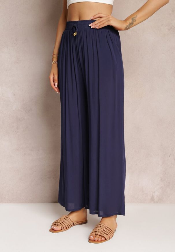 Renee - Granatowe Szerokie Spodnie z Gumką i Wiązaniem w Pasie Gamina. Kolor: niebieski. Sezon: wiosna, lato