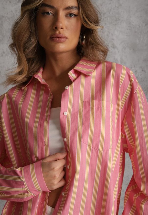 Renee - Różowa Koszula z Bawełny Oversize w Pionowe Paski Telaria. Kolor: różowy. Materiał: bawełna. Wzór: paski