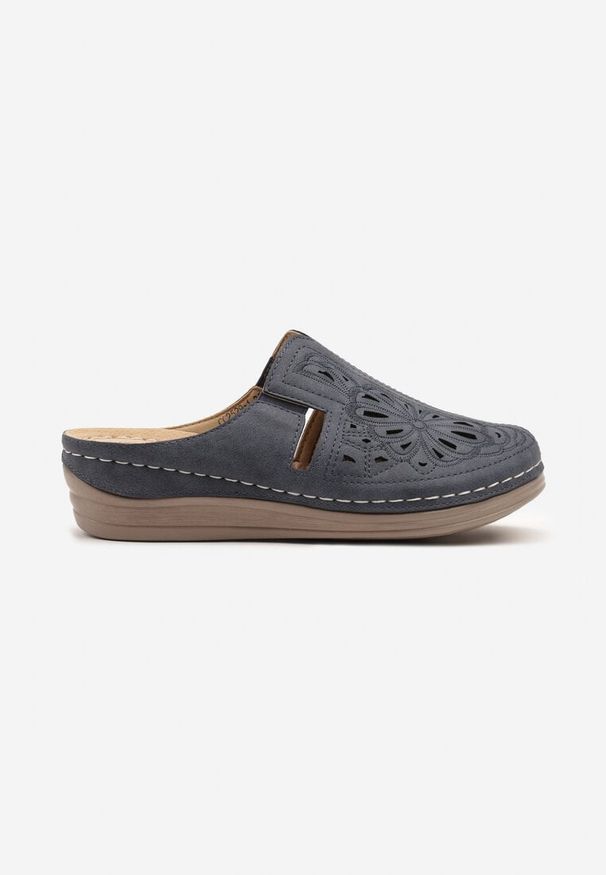 Born2be - Granatowe Klapki na Koturnie z Ażurowym Wzorem Teladora. Okazja: na co dzień. Kolor: niebieski. Wzór: ażurowy. Obcas: na koturnie. Styl: klasyczny, casual