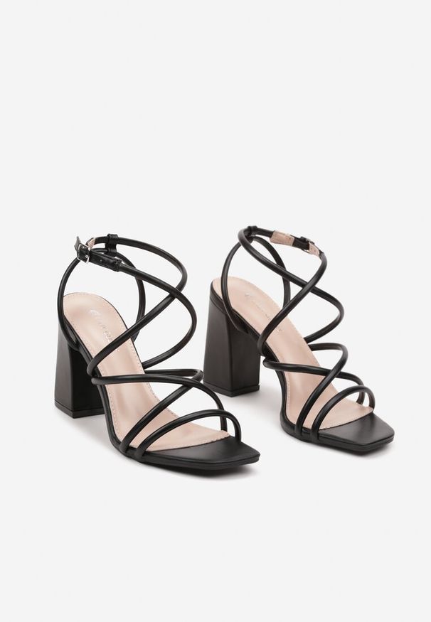 Renee - Czarne Sandały na Słupkowym Obcasie z Cienkimi Paseczkami Tinanique. Zapięcie: sprzączka. Kolor: czarny. Obcas: na obcasie. Styl: elegancki. Wysokość obcasa: średni